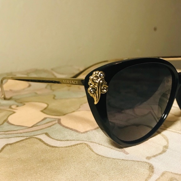 SALE Authentic Versace Black/Gold Sunglasses - Picture 3 of 8